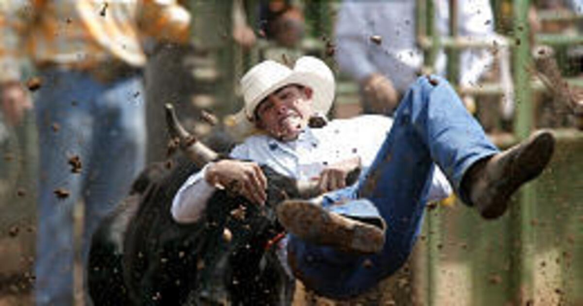 Rain makes for soggy, muddy rodeo finals – Deseret News