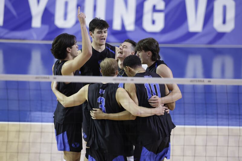 BYU players huddle up