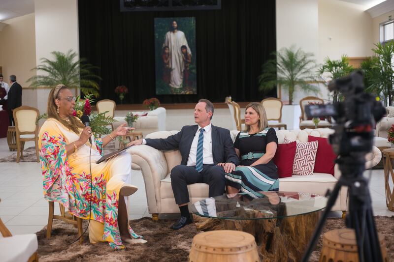 Luzia Lacerda films an interview with Elder Joni L. Koch and Sister Liliane Koch about the Rio de Janeiro Temple in March 2022.