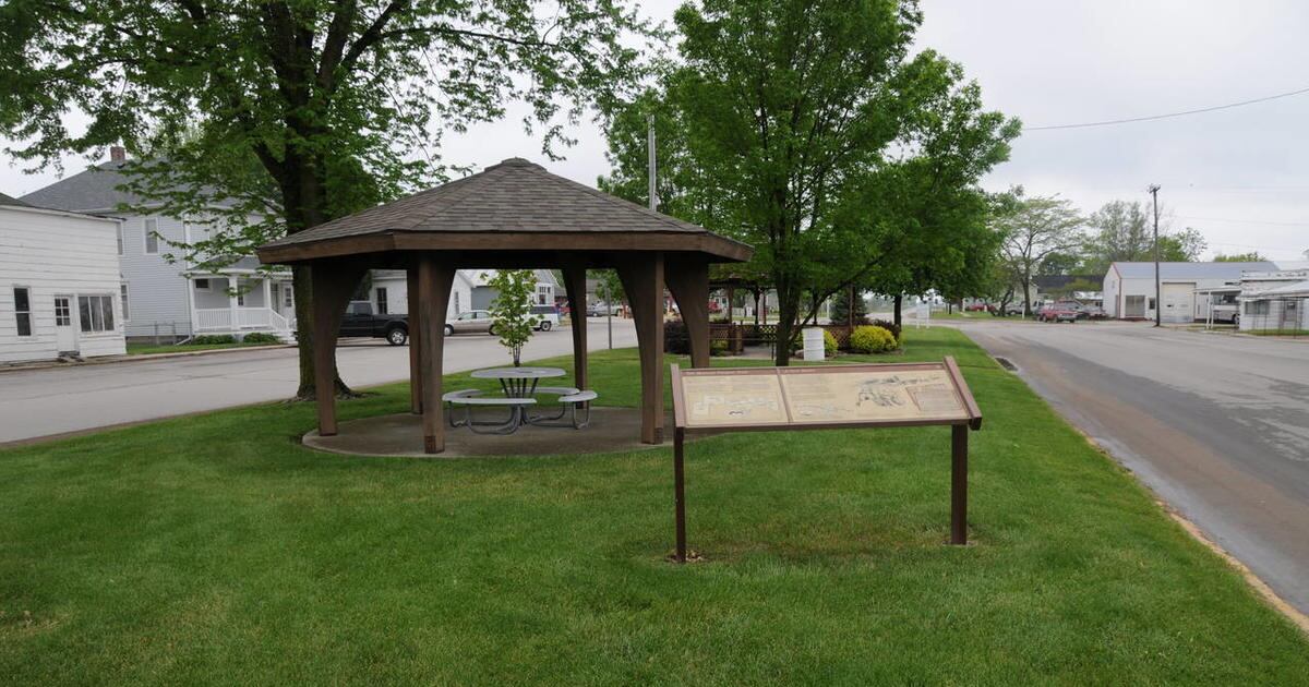 Picturing history Old cabin at Drakesville, Davis County, Iowa