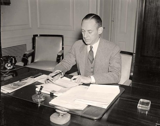 What happens to the U.S economy if the Federal Reserve loses its independence?