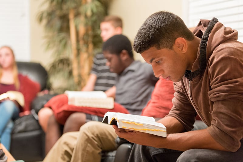 A group of youth reads scriptures together in Florida.