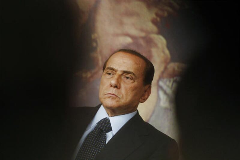 Italian Premier Silvio Berlusconi's government has issued a decree to prevent a woman from having feeding tubes removed.