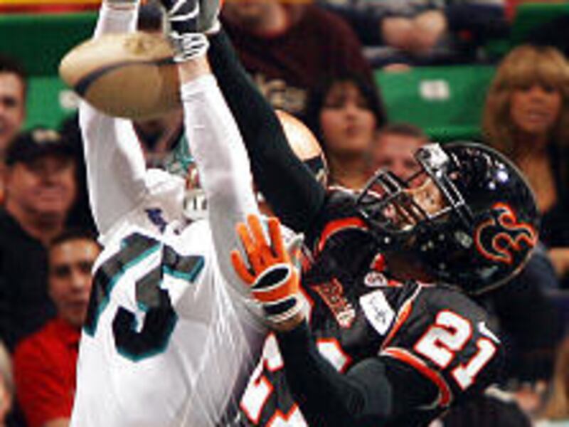 Blaze defender Kelvin Hunter (21) knocks away a pass intened for Arizona receiver Cosmo DeMatteo (15).