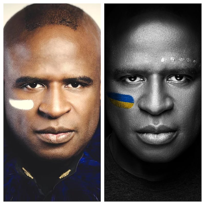 British-American singer Alex Boyé has changed the white mark he usually wears on his face while performing to yellow and blue, the colors of Ukraine.