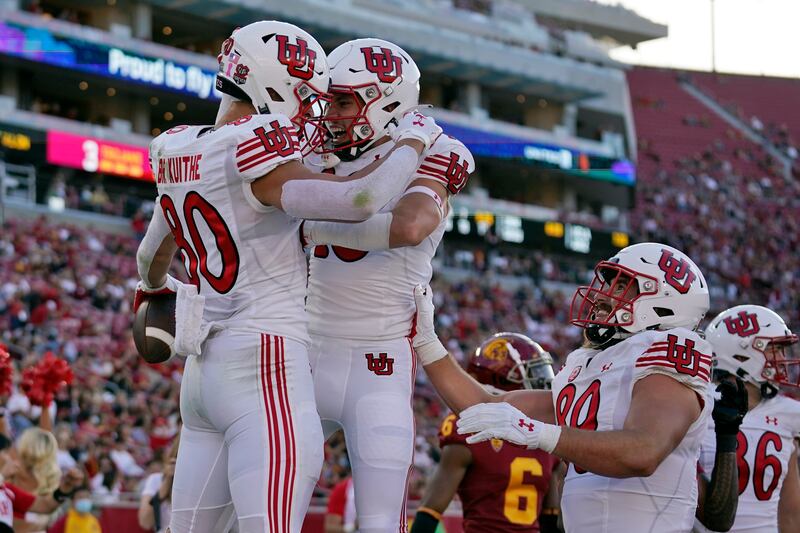 Utah tight end Brant Kuithe (80) celebrates his touchdown with wide receiver Britain Covey during game against USC.