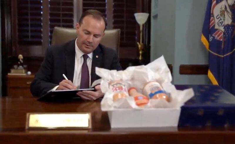 Utah Sen. Mike Lee writes a thank you note to Apple CEO Tim Cook.