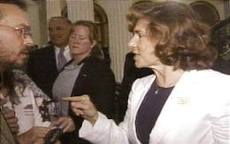 Teresa Heinz Kerry points her finger at journalist Colin McNickle Sunday and tells him to stop misquoting her and "shove it" after a speech promoting political civility.