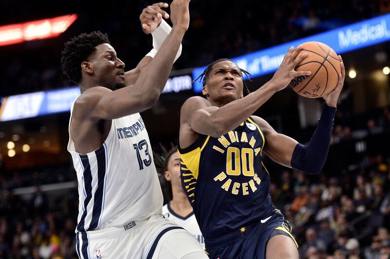 Indiana Pacers guard Bennedict Mathurin drives against Memphis Grizzlies forward Jaren Jackson Jr. Sunday, Jan. 29, 2023.