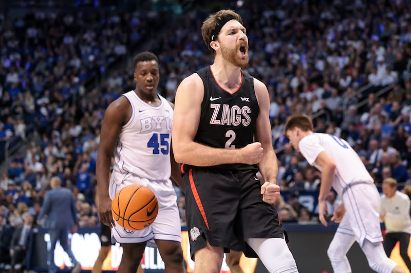 Gonzaga Bulldogs forward Drew Timme flexes