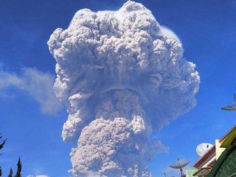 Photos from the recent eruption of Mount Sinabung in Indonesia began circulating online over the weekend.