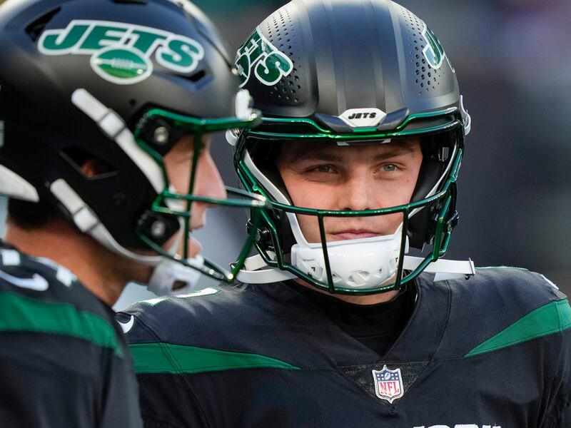 New York Jets QBs Zach Wilson, right, and Trevor Siemian before a game between the New York Jets and the Miami Dolphins.