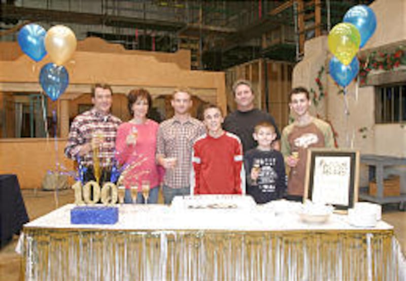 Bryan Cranston, Jane Kaczmarek, Christopher Kennedy Masterson, Frankie Muniz, Linwood Boomer, Erik Per Sullivan and Justin Berfield.