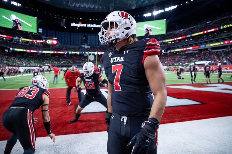 Utah Utes defensive end Van Fillinger (7) and teammates warm up before facing the Oregon Ducks in the Pac-12 championship game at Allegiant Stadium in Las Vegas on Friday, Dec. 3, 2021.