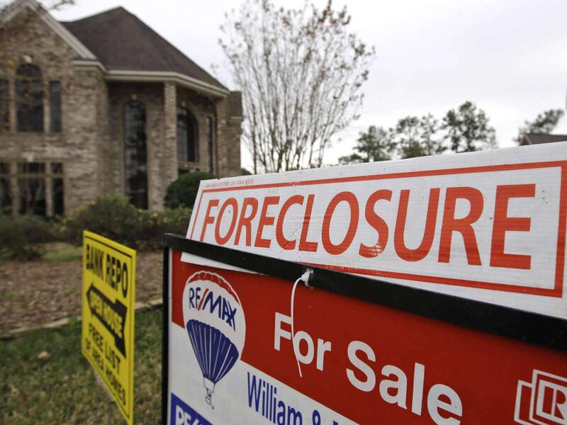 Utah's home foreclosure rate dropped significantly in 2012, according to figures released this week by RealtyTrac. Foreclosure filings dropped nearly 40 percent.