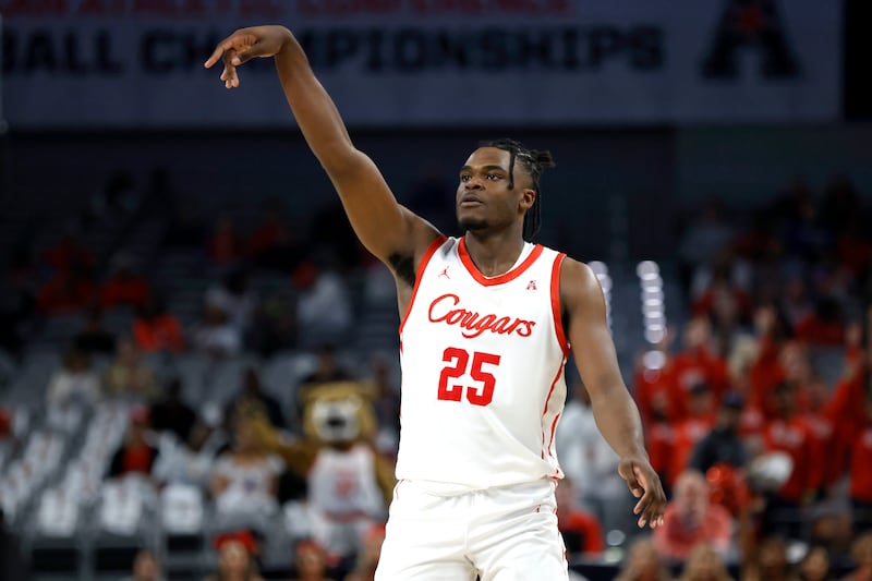 Houston forward Jarace Walker (25) watches his 3- point basket attempt against Cincinnati during the first half of an NCAA college basketball game in the semifinals of the American Athletic Conference Tournament, Saturday, March 11, 2023, in Fort Worth, Texas. (AP Photo/Ron Jenkins)