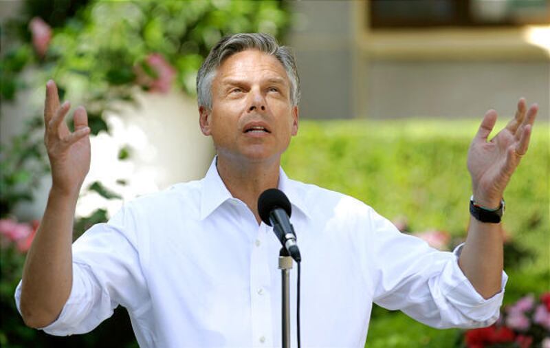 Jon Huntsman Jr., the new ambassador to China, hosted the media at his first news conference at his residence in Beijing on Saturday, one day after arriving in the country. Huntsman announced Barack Obama will make his first official visit to China as pre
