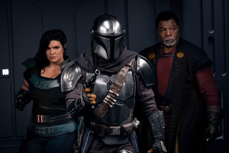Greef Karga (Carl Weathers) walking with Cara Dune (Gina Carano) and The Mandalorian in season two.