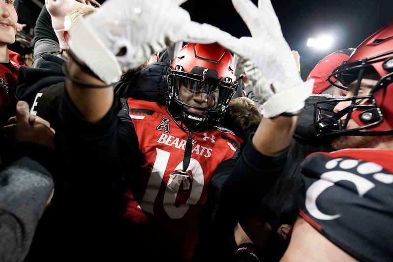 Cincinnati’s Bryon Threats (10) celebrates after defeating Houston in the American Athletic Conference championship.