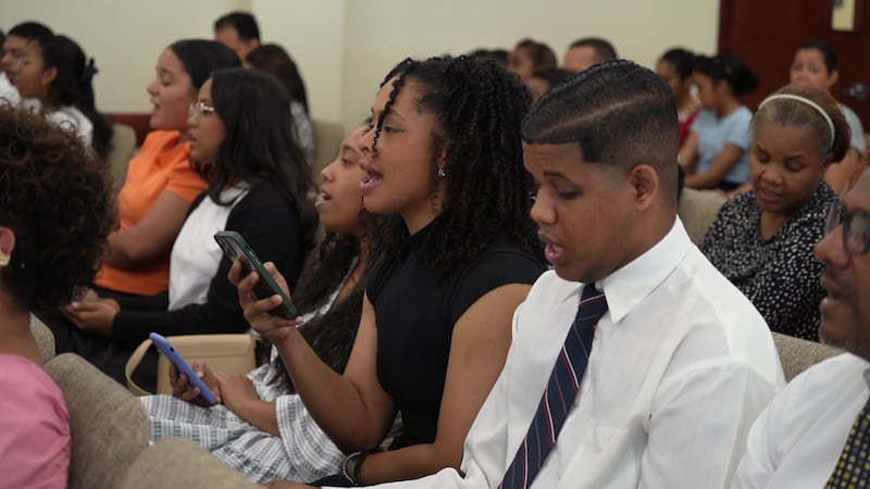 A Latter-day Saint congregation in the Dominican Republic sings from “Hymns—For Home and Church.”