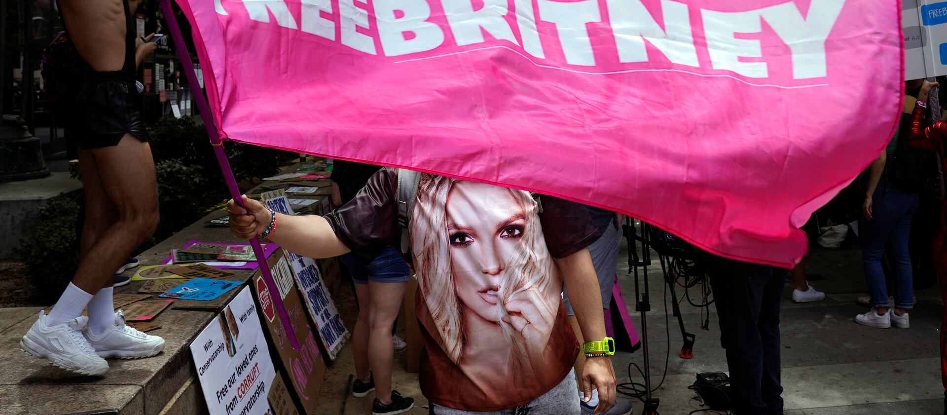 A Britney Spears supporter waves a “Free Britney” flag outside of a court hearing concerning the pop singer’s conservatorship.