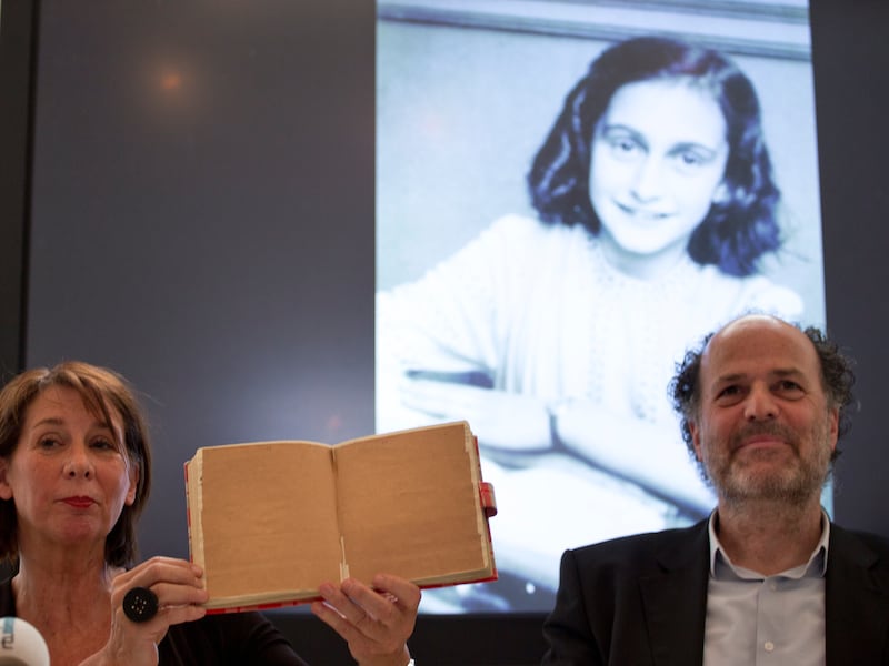 Teresien da Silva, left, and Ronald Leopold of the Anne Frank Foundation show a facsimile of Anne Frank’s diary on May 15, 2018.