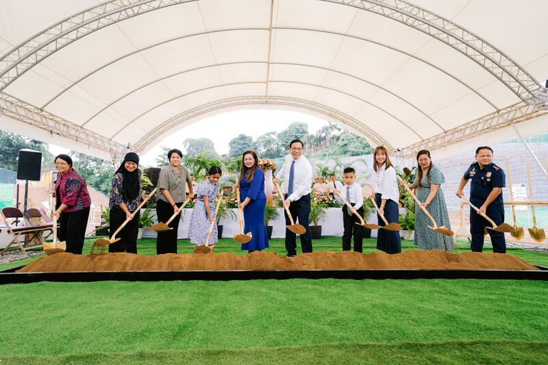 Leaders and guests break ground for the Cagayan de Oro Philippines Temple.