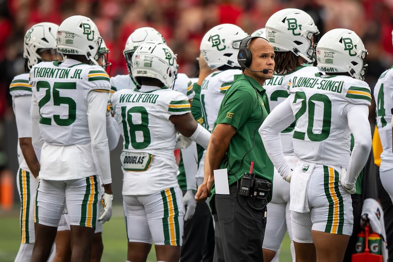 Baylor coach Dave Aranda stands with players during a timeout during game against Cincinnati, Saturday, Oct. 25, 2025, in Cincinnati.