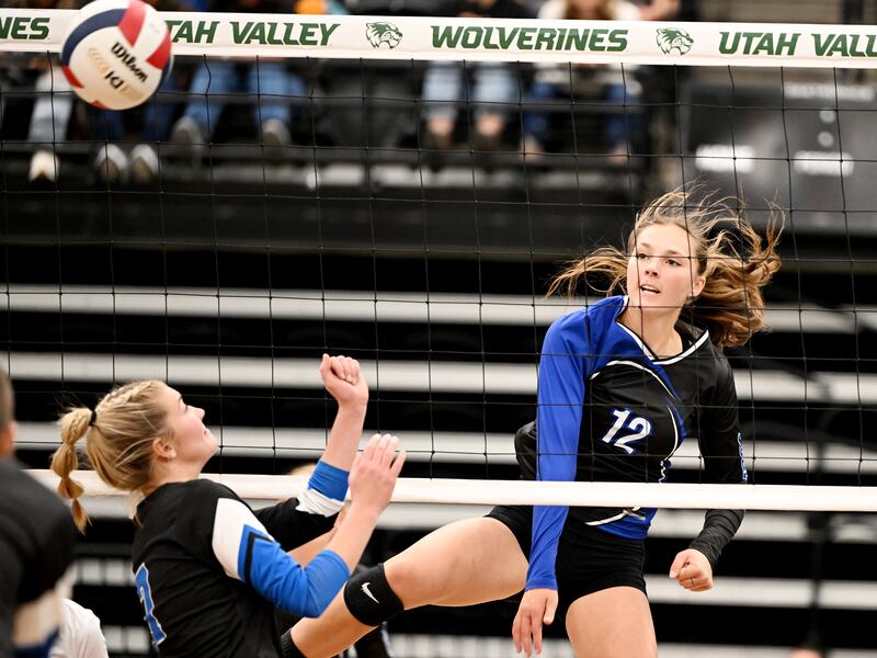 Panguitch’s Tabetha Henrie spikes the ball