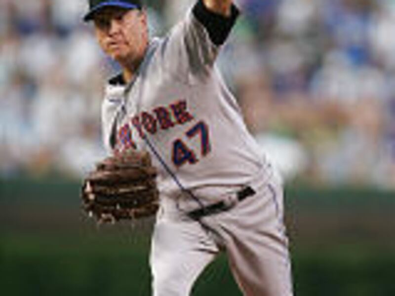 New York's Tom Glavine delivers a pitch during the Mets' 8-3 win over the Cubs on Sunday.