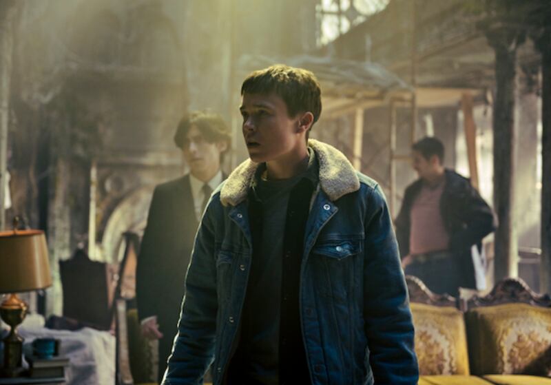 The Umbrella Academy. (L to R) Aidan Gallagher as Number Five, Elliot Page as Viktor Hargreeves, David Castañeda as Diego Hargreeves in episode 402 of The Umbrella Academy.