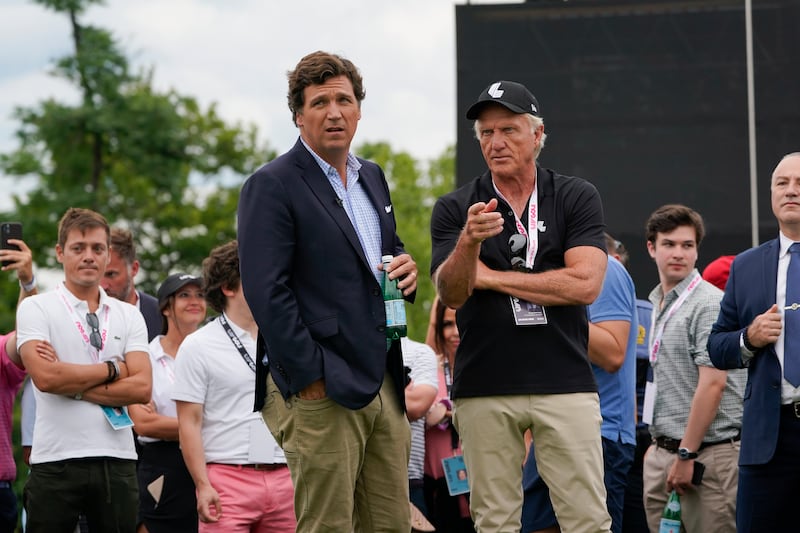 Fox News’ Tucker Carlson talks to LIV CEO Greg Norman at a golf tournament in Bedminster, N.J. on July 31, 2022.