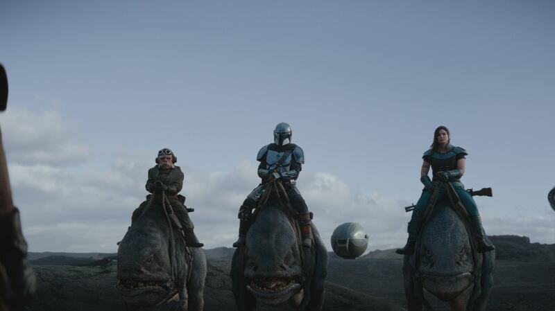 Carl Weathers is Greef Carga, Nick Nolte is Juiil, Pedro Pascal is the Mandalorian in “The Mandalorian.”