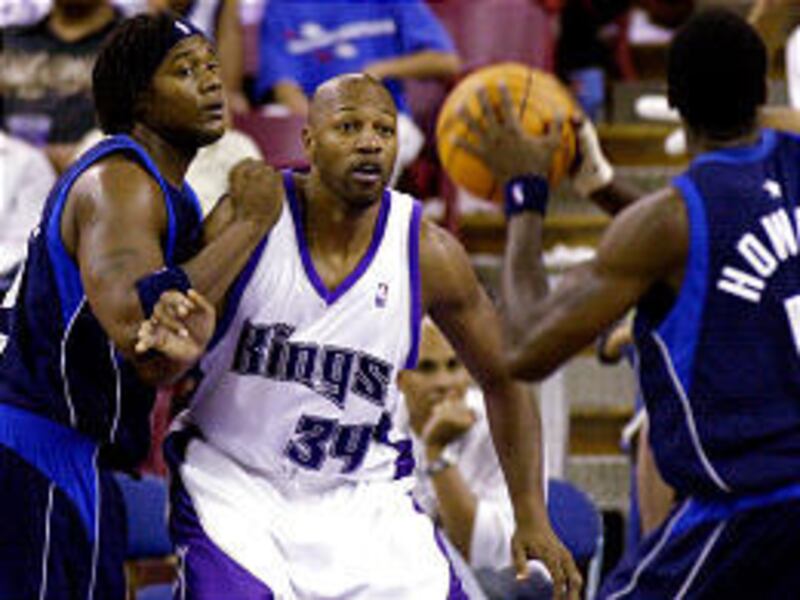 Sacramento Kings forward Tony Massenburg (34) battles with Dallas' Danny Fortson. Massenburg, who played for the Jazz last season, is now with his 12th NBA team as a backup on the Kings' roster.