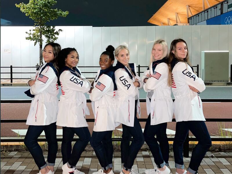 MyKayla Skinner, Simone Biles, and the rest of the U.S. women’s Olympic gymnastics team pose for a photo.