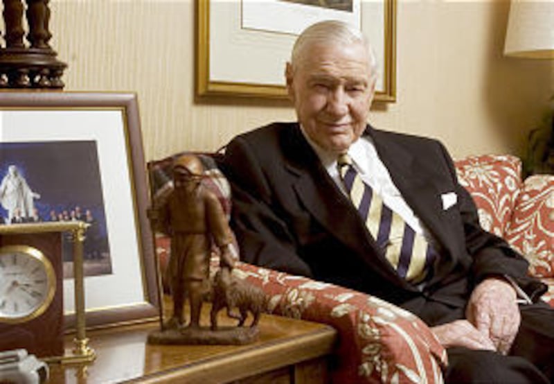 President James E. Faust sits with memorabilia in his Salt Lake apartment in 2005.