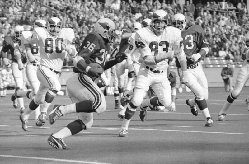 St. Louis Cardinals MacArthur Lane (36) makes a cut as he goes around Philadelphia Eagles end for a gain of 4 yards during the first period, Nov. 29, 1970, St. Louis, Mo. As far as Lane was concerned it was a wrong turn as he ran into the Eagles Don Hultz