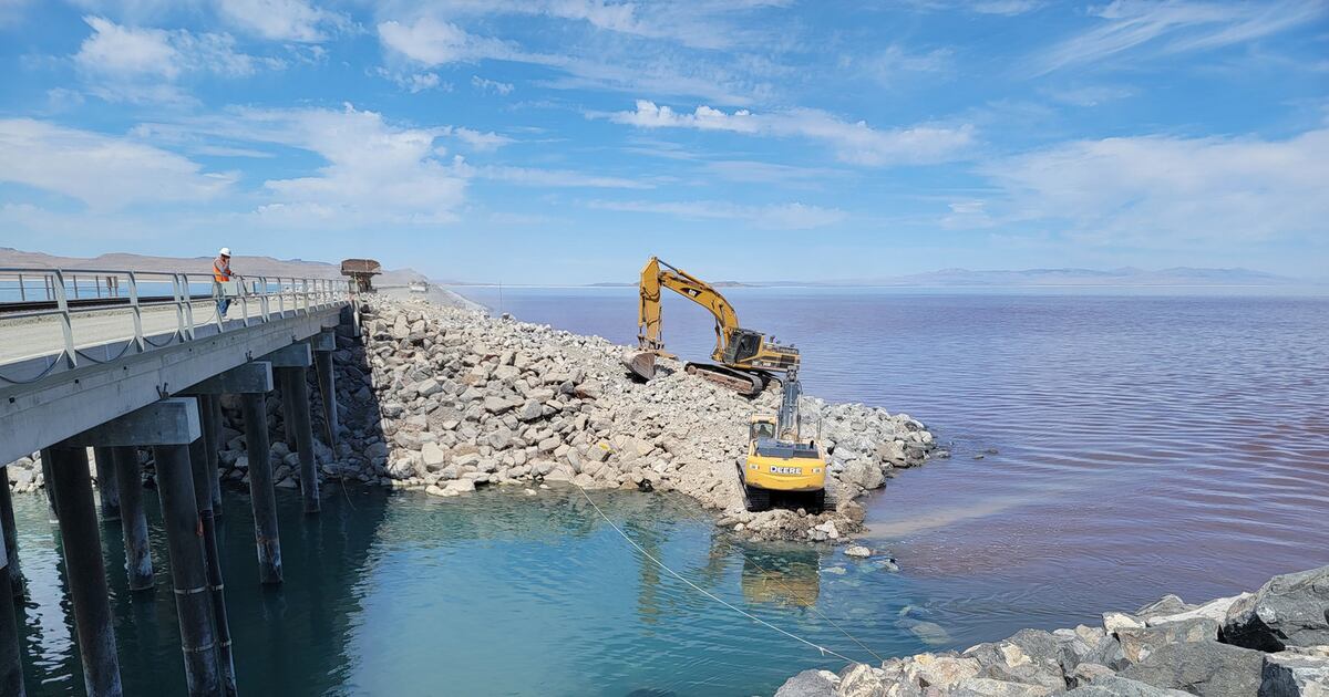 Opinion: The Great Salt Lake needs water, not berms