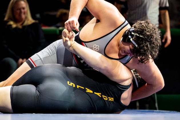 High school boys wrestling: Uintah, Timpanogos capture titles at 4A state-qualifying Division meets