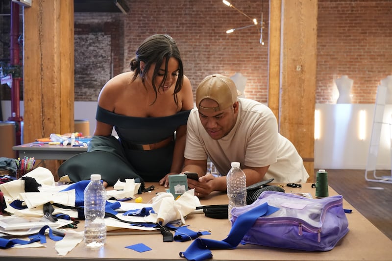 Afa Ah Loo works with his model in "Project Runway" season 17 episode 1.