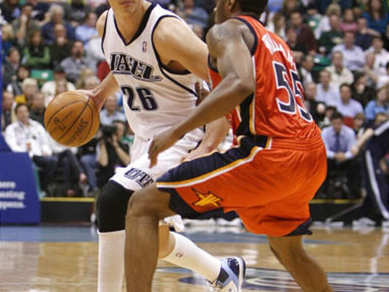 Kyle Korver of the Utah Jazz is guarded by Golden State's Reggie Williams during NBA action March 31, 2010 at Energy Solutions Arena.