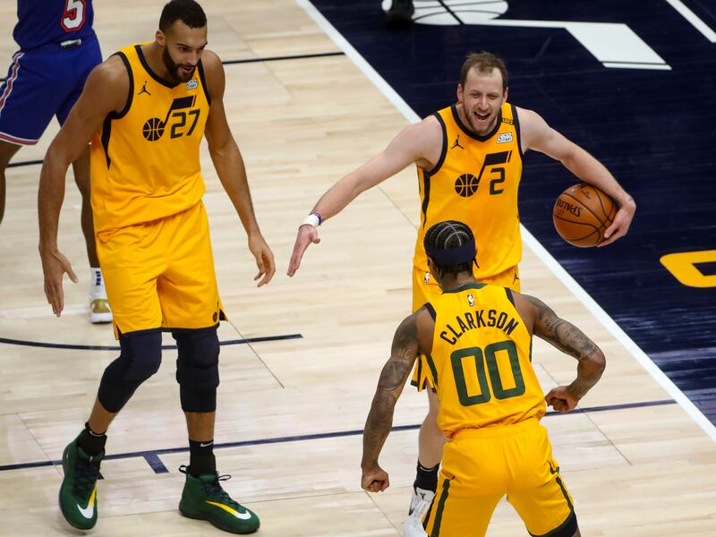 Utah Jazz forward Joe Ingles (2) and Utah Jazz center Rudy Gobert (27) run to Utah Jazz guard Jordan Clarkson (00)