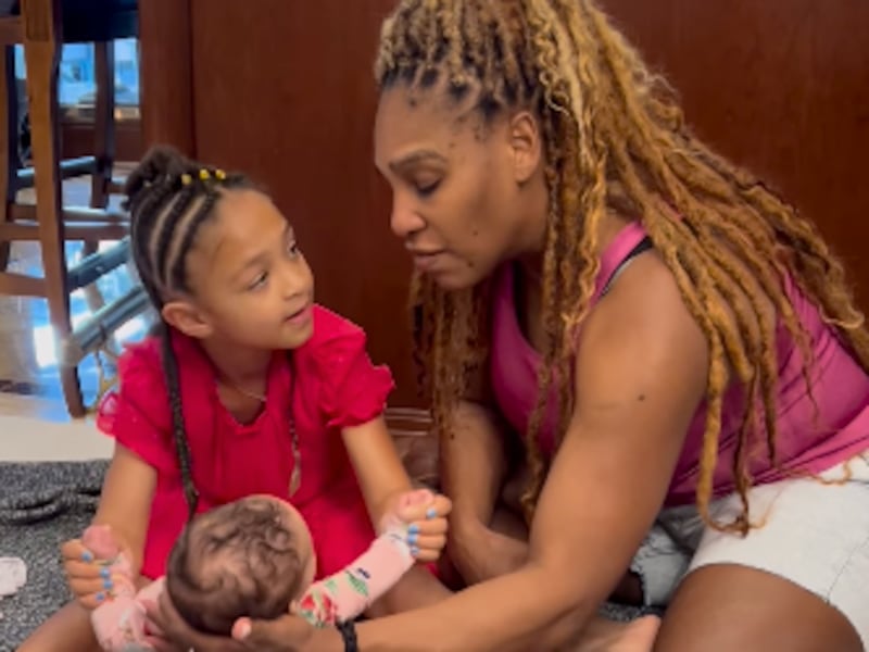 A video posted to Serena Williams’ Instagram page shows her helping her newborn daughter Adira work out with her sister, Olympia.
